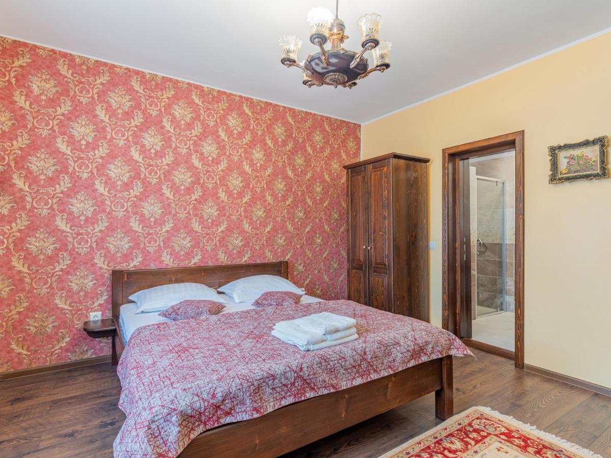 Hotel Casa Saraste Rîşnov Esterno foto