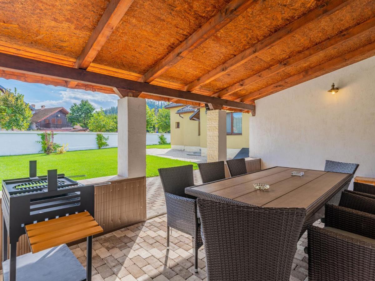 Hotel Casa Saraste Rîşnov Esterno foto