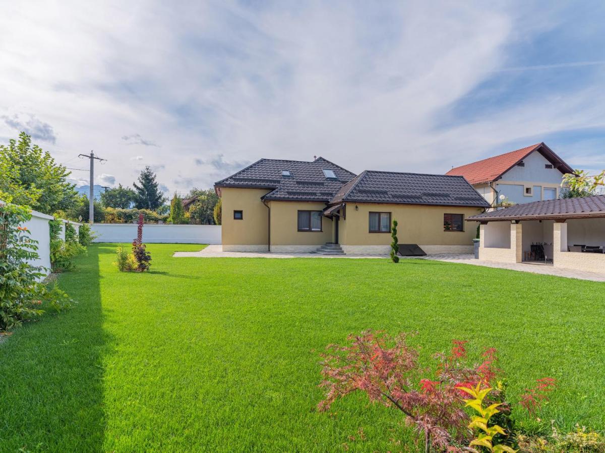 Hotel Casa Saraste Rîşnov Esterno foto