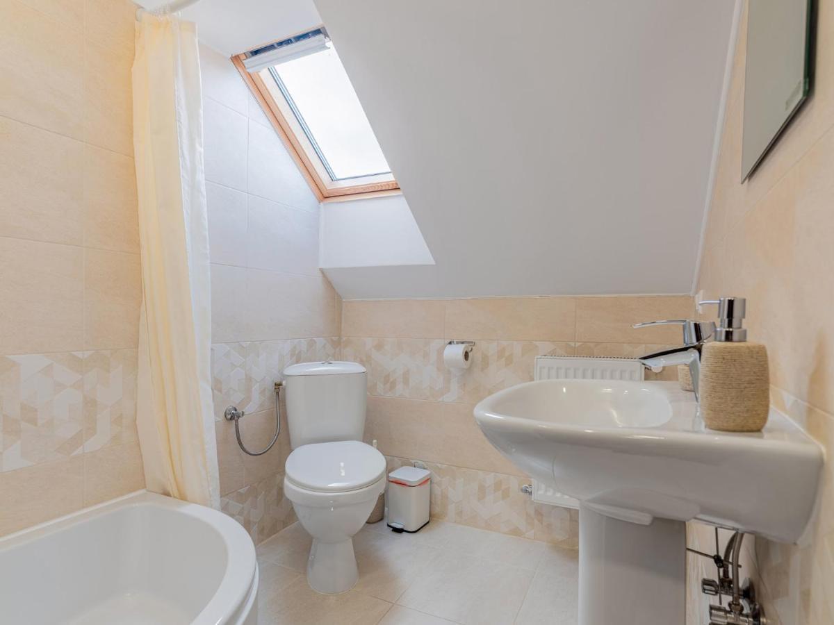 Hotel Casa Saraste Rîşnov Esterno foto