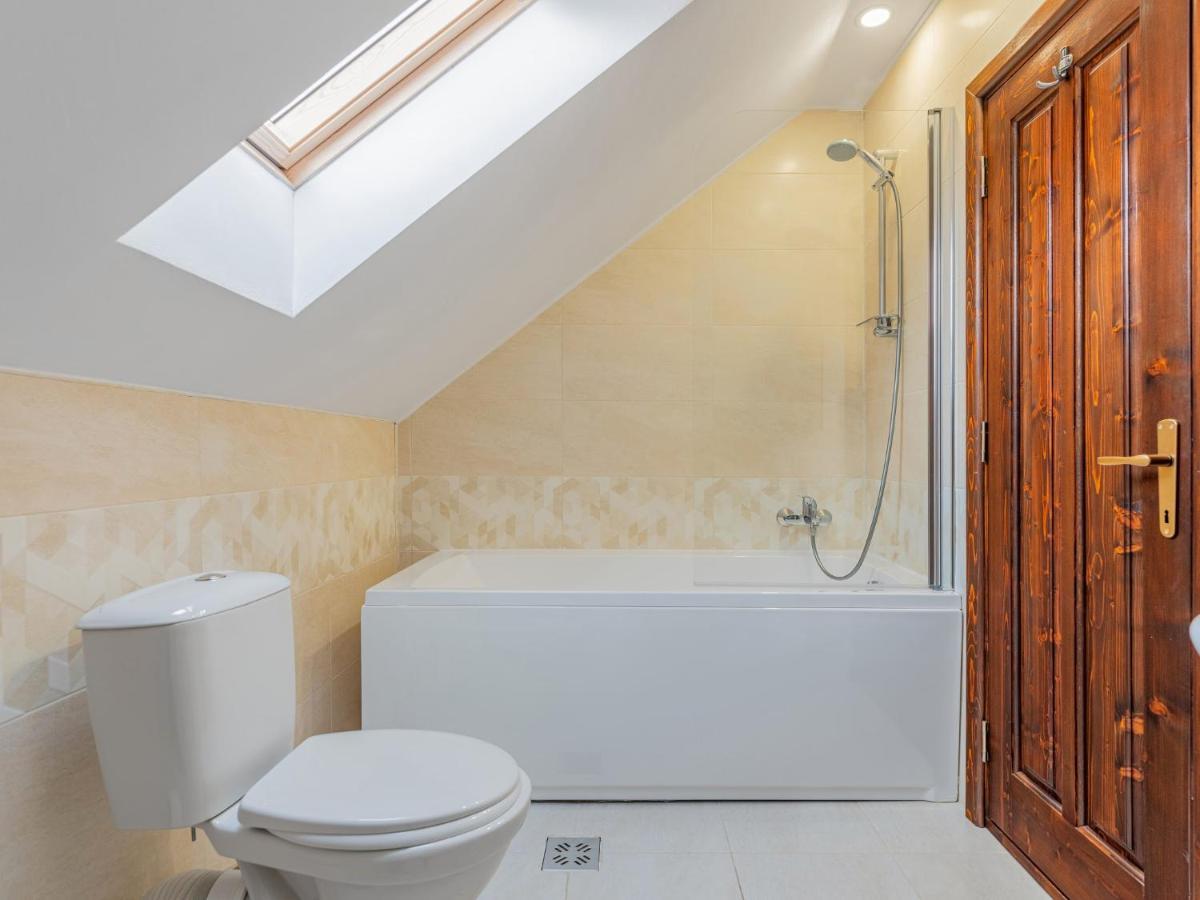 Hotel Casa Saraste Rîşnov Esterno foto