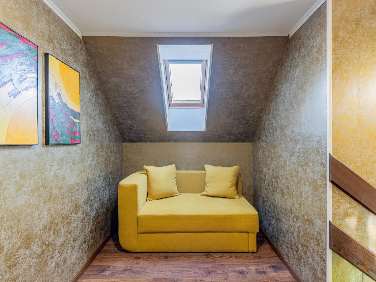 Hotel Casa Saraste Rîşnov Esterno foto