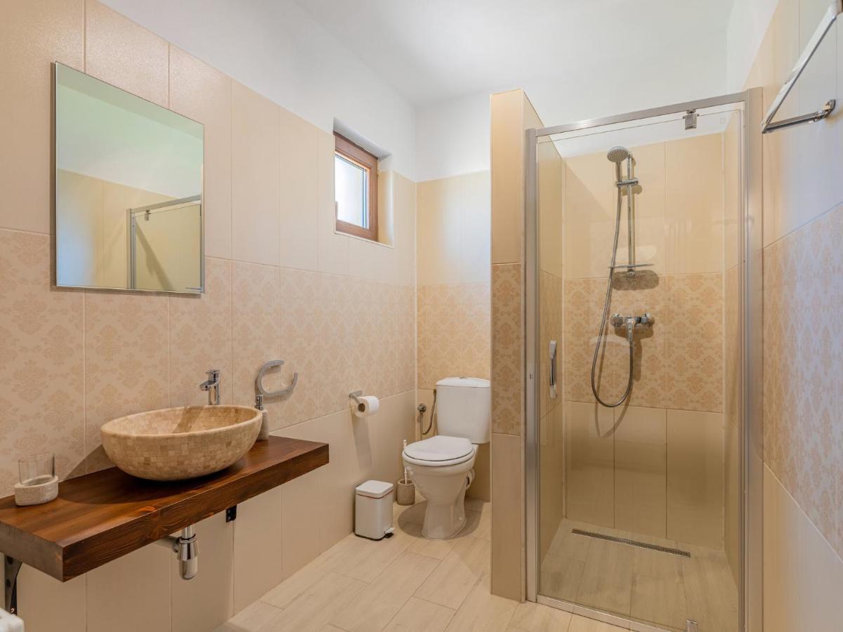 Hotel Casa Saraste Rîşnov Esterno foto