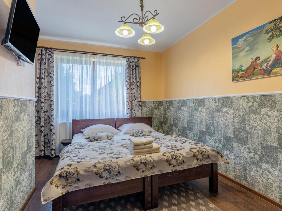 Hotel Casa Saraste Rîşnov Esterno foto