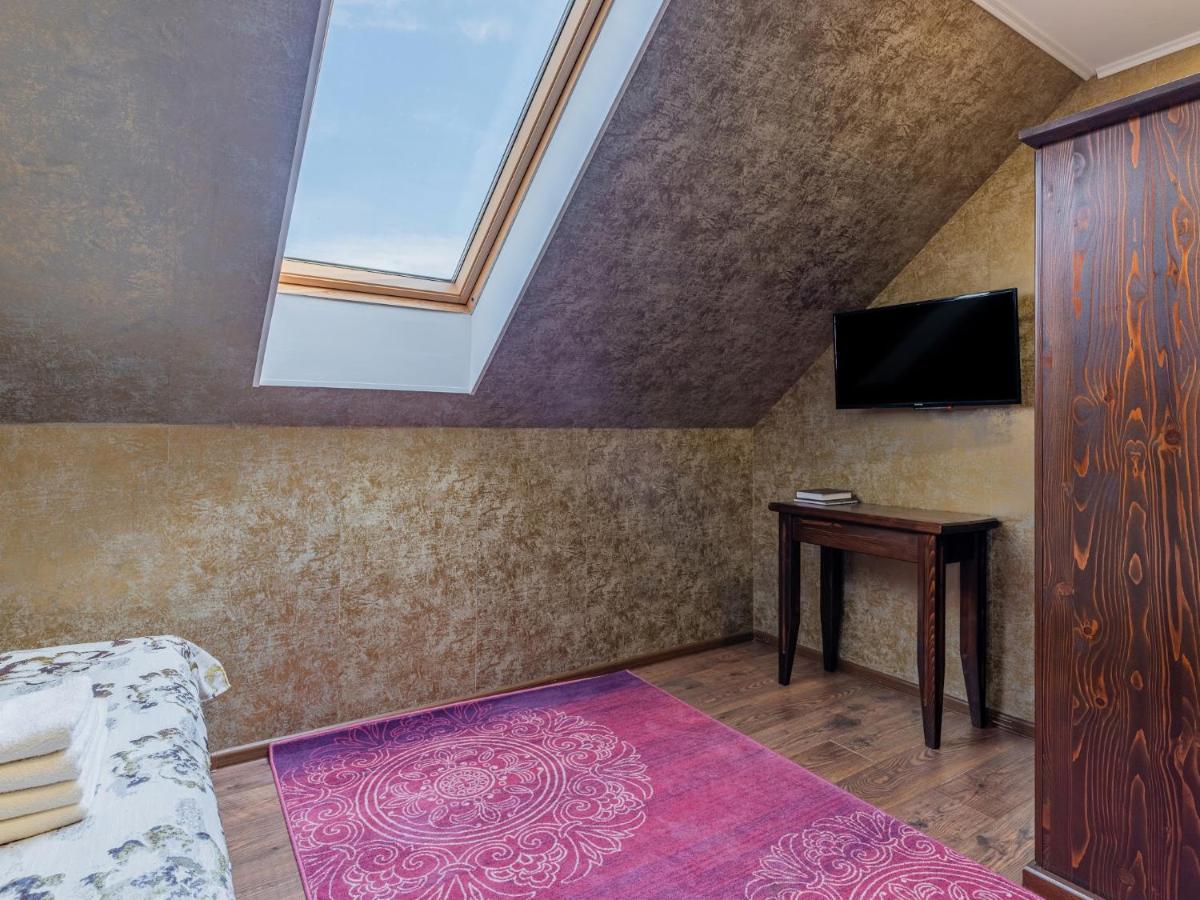 Hotel Casa Saraste Rîşnov Esterno foto