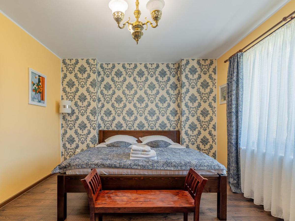 Hotel Casa Saraste Rîşnov Esterno foto