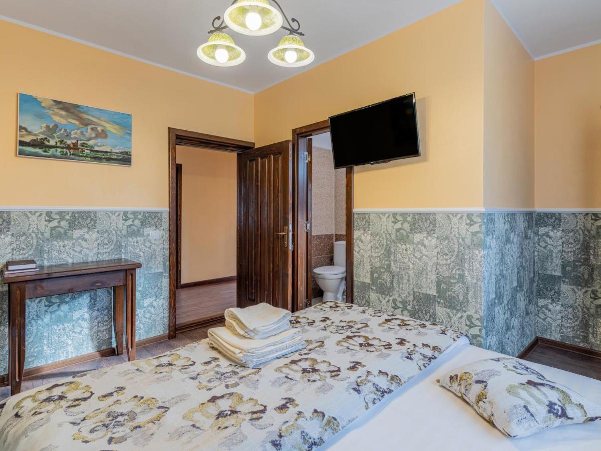 Hotel Casa Saraste Rîşnov Esterno foto